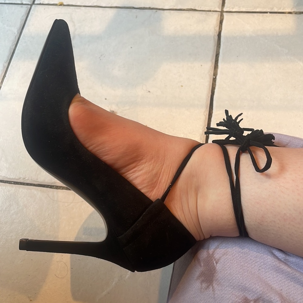 Guess Black Pointy Toe Pumps Lace Up Suede Material